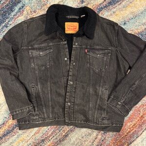 Levi’s Men’s Trucker Jacket Sherpa Lined